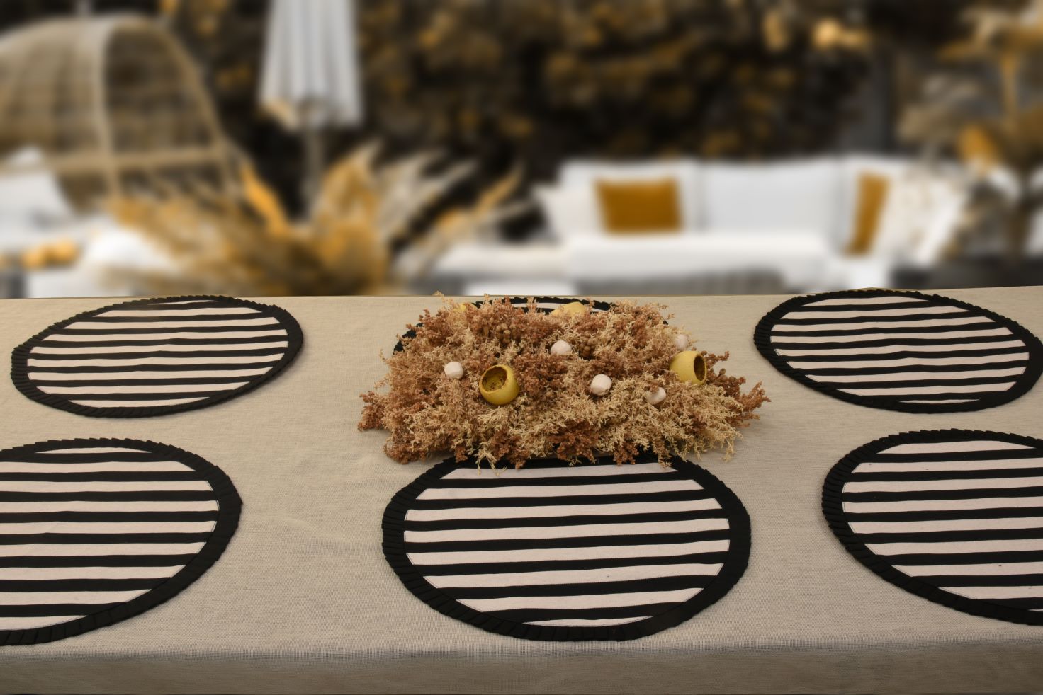 Exquisite Dinning Table Decor